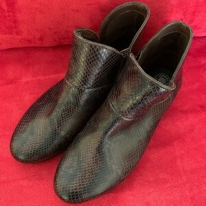 Fit flop Womens Supermod Leather Ankle Boot II Shoes Brown Black Snake US 10